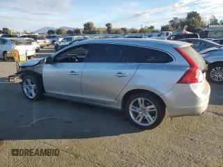 2015 Volvo V60 z VIN YV1612SB6F1211119, wystawiony jako Copart lot #77466004 z przebiegiem 144 388 mil mil oraz Szkoda całkowita • Salvage title. Historia ofert i sprzedaży dostępna na DreamBid. Obrazek 2.