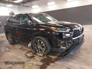 2021 Toyota Highlander XLE z VIN 5TDHZRBH1MS106203, wystawiony jako IAAI lot #42645027 z przebiegiem 59 172 mil mil oraz . Historia ofert i sprzedaży dostępna na DreamBid. Obrazek 1.