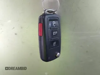 2013 Volkswagen Beetle 2.5L w/Sound/Nav с VIN 3VW5P7AT2DM810474, выставлен на аукционе IAAI как лот 42328515 с пробегом 53 614 миль миль и . История ставок и продаж доступна на DreamBid. Изображение 11.