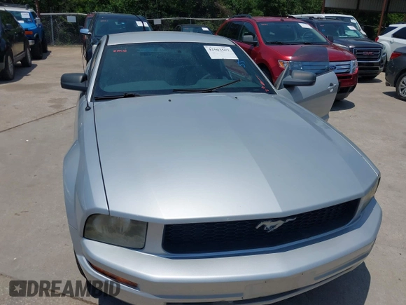 2007 Ford Mustang Deluxe z VIN 1ZVFT80N775248994, wystawiony jako IAAI lot #42503507 z przebiegiem 81 703 mil mil oraz . Historia ofert i sprzedaży dostępna na DreamBid. Obrazek 6.