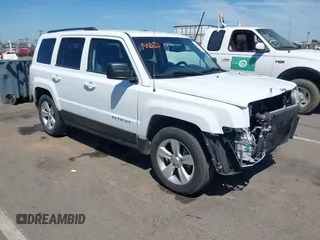 2016 Jeep Patriot Sport z VIN 1C4NJPBB5GD774662, wystawiony jako IAAI lot #42203371 z przebiegiem 172 993 mil mil oraz . Historia ofert i sprzedaży dostępna na DreamBid. Obrazek 1.