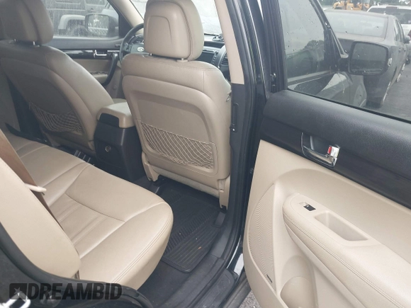 2013 Kia Sorento EX z VIN 5XYKU4A6XDG330770, wystawiony jako IAAI lot #42226062 z przebiegiem 184 705 mil mil oraz . Historia ofert i sprzedaży dostępna na DreamBid. Obrazek 8.