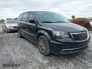 2015 Chrysler Town & Country S with VIN 2C4RC1HG8FR562555, listed as a IAAI auction lot 41738616 with 132,229 mi miles. Bid and sale history available at carsss.com. Image 1.