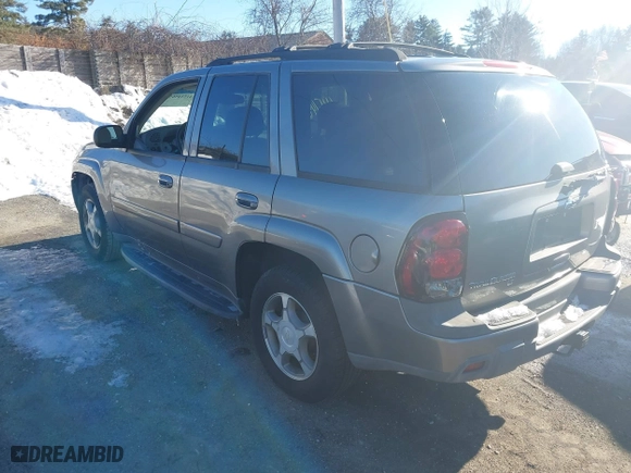 2005 Chevrolet TrailBlazer LT with VIN 1GNDT13S252104374, listed as a IAAI auction lot 41514965 with 121,562 mi miles. Bid and sale history available at carsss.com. Image 3.
