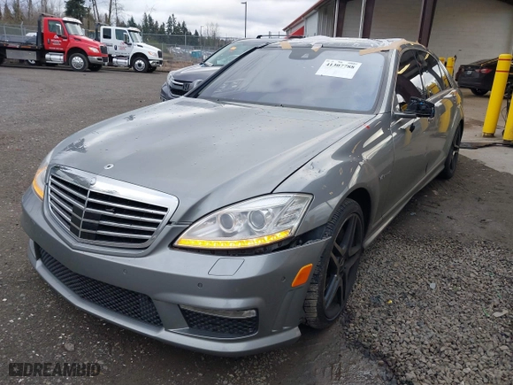2013 Mercedes-Benz S-Class S 63 AMG with VIN WDDNG7EB3DA493697, listed as a IAAI auction lot 41307788 with 113,561 mi miles. Bid and sale history available at carsss.com. Image 16.