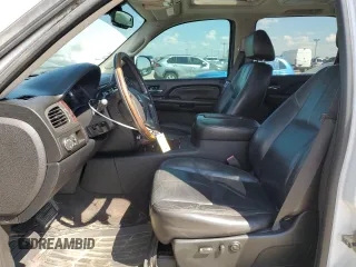 2007 GMC Sierra Denali z VIN 2GTEK638871658295, wystawiony jako Copart lot #70327344 z przebiegiem 179 080 mil mil oraz Szkody całkowita. Historia ofert i sprzedaży dostępna na DreamBid. Obrazek 7.