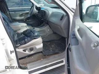 1997 Ford Expedition XLT z VIN 1FMEU17L3VLA88544, wystawiony jako IAAI lot #42015602 z przebiegiem 272 124 mil mil oraz . Historia ofert i sprzedaży dostępna na DreamBid. Obrazek 5.