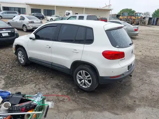 2012 Volkswagen Tiguan SE z VIN WVGAV7AX4CW546713, wystawiony jako IAAI lot #41929324 z przebiegiem 167 746 mil mil oraz . Historia ofert i sprzedaży dostępna na DreamBid. Obrazek 3.