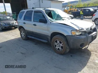 2006 Ford Escape XLT with VIN 1FMYU93126KC36402, listed as a IAAI auction lot 42122882 with 192,899 mi miles. Bid and sale history available at carsss.com. Image 1.