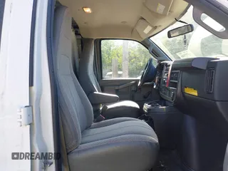 2018 Chevrolet Express Cargo with VIN 1GCWGAFPXJ1174685, listed as a IAAI auction lot 42577588 with 54,673 mi miles and . Bid and sale history available at DreamBid. Image 5.