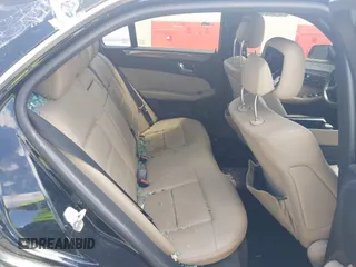2011 Mercedes-Benz E 350 Luxury z VIN WDDHF8HB1BA445713, wystawiony jako IAAI lot #42233230 z przebiegiem 171 807 mil mil oraz . Historia ofert i sprzedaży dostępna na DreamBid. Obrazek 8.