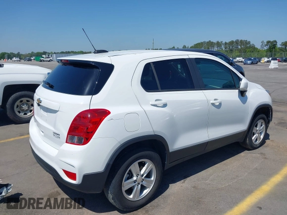 2022 Chevrolet Trax LS z VIN KL7CJNSM5NB544459, wystawiony jako IAAI lot #41995429 z przebiegiem 54 609 mil mil oraz . Historia ofert i sprzedaży dostępna na DreamBid. Obrazek 4.