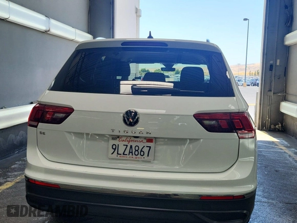 2024 Volkswagen Tiguan SE z VIN 3VV3B7AX3RM105123, wystawiony jako IAAI lot #42796460 z przebiegiem 36 543 mil mil oraz . Historia ofert i sprzedaży dostępna na DreamBid. Obrazek 12.
