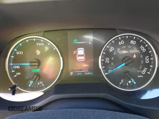 2022 Toyota RAV4 Hybrid SE z VIN 4T3T6RFV5NU101105, wystawiony jako IAAI lot #42666372 z przebiegiem 7 644 mil mil oraz . Historia ofert i sprzedaży dostępna na DreamBid. Obrazek 7.