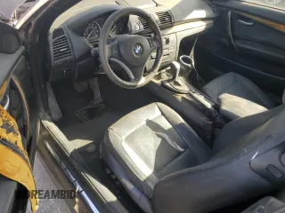 2008 BMW 1 Series 128i z VIN WBAUN13518VH79536, wystawiony jako Copart lot #49862135 z przebiegiem 66 284 mil mil oraz Szkody całkowita. Historia ofert i sprzedaży dostępna na DreamBid. Obrazek 8.