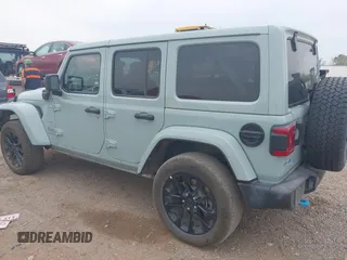 2024 Jeep Wrangler Sahara z VIN 1C4RJXP64RW233090, wystawiony jako IAAI lot #42772286 z przebiegiem 36 278 mil mil oraz . Historia ofert i sprzedaży dostępna na DreamBid. Obrazek 3.