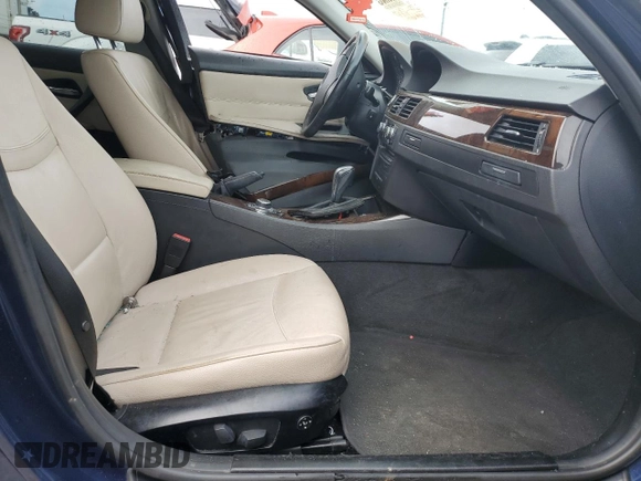 2011 BMW 3 Series 328i xDrive z VIN WBAPK5G57BNN27947, wystawiony jako Copart lot #60919184 z przebiegiem Nie podano mil oraz Szkody całkowita. Historia ofert i sprzedaży dostępna na DreamBid. Obrazek 7.
