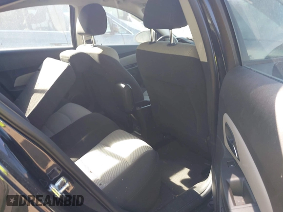 2015 Chevrolet Cruze LS z VIN 1G1PA5SH5F7283144, wystawiony jako IAAI lot #42103216 z przebiegiem 179 106 mil mil oraz . Historia ofert i sprzedaży dostępna na DreamBid. Obrazek 8.