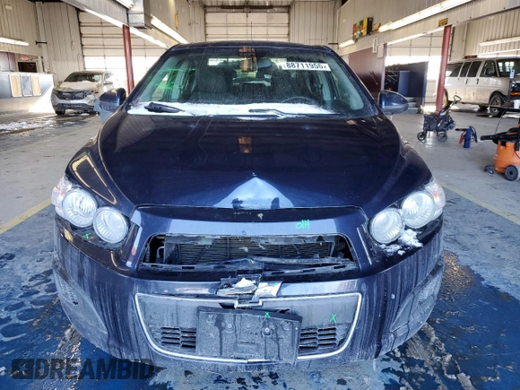 2015 Chevrolet Sonic LT z VIN 1G1JC5SH0F4191697, wystawiony jako Copart lot #88711955 z przebiegiem 126 569 mil mil oraz Szkoda całkowita • Salvage title. Historia ofert i sprzedaży dostępna na DreamBid. Obrazek 5.