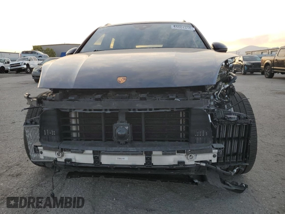 2023 Porsche Cayenne S z VIN WP1AB2AY8PDA15250, wystawiony jako Copart lot #53064315 z przebiegiem 29 655 mil mil oraz Szkoda całkowita • Salvage title. Historia ofert i sprzedaży dostępna na DreamBid. Obrazek 5.