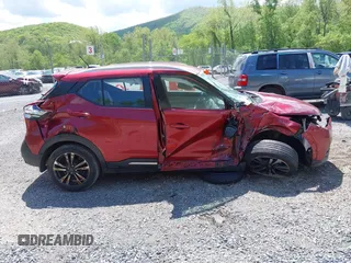 2019 Nissan Kicks SV z VIN 3N1CP5CU2KL493953, wystawiony jako IAAI lot #42142948 z przebiegiem 101 650 mil mil oraz . Historia ofert i sprzedaży dostępna na DreamBid. Obrazek 12.