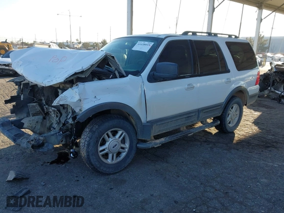 2005 Ford Expedition Special Service with VIN 1FMPU15575LA65295, listed as a IAAI auction lot 41658019 with 200,948 mi miles. Bid and sale history available at carsss.com. Image 18.