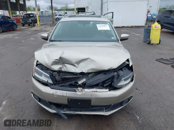 2014 Volkswagen Jetta TDI w/Premium/Nav with VIN 3VWLL7AJ9EM226026, listed as a IAAI auction lot 42219871 with 100,386 mi miles and . Bid and sale history available at DreamBid. Image 12.
