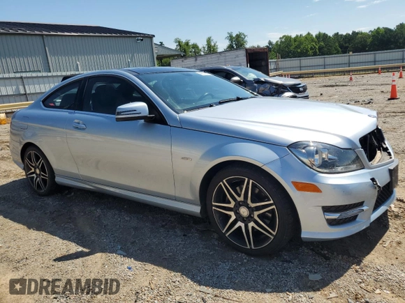 2013 Mercedes-Benz C 350 с VIN WDDGJ5HB1DF957633, выставлен на аукционе Copart как лот 65576675 с пробегом 232 132 миль миль и Списание • Salvage title. История ставок и продаж доступна на DreamBid. Изображение 4.