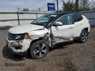 2019 Jeep Compass Latitude z VIN 3C4NJDBB9KT646152, wystawiony jako Copart lot #53535785 z przebiegiem 98 061 mil mil oraz Szkoda całkowita • Salvage title. Historia ofert i sprzedaży dostępna na DreamBid. Obrazek 1.