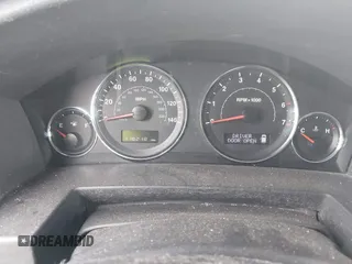 2008 Jeep Commander Sport z VIN 1J8HH48KX8C115328, wystawiony jako IAAI lot #42139929 z przebiegiem 118 218 mil mil oraz . Historia ofert i sprzedaży dostępna na DreamBid. Obrazek 7.