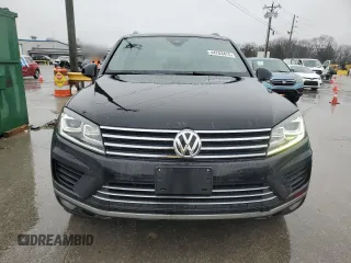 2017 Volkswagen Touareg Wolfsburg Edition z VIN WVGRF7BPXHD006302, wystawiony jako Copart lot #44783475 z przebiegiem 138 244 mil mil oraz Czysty tytuł • Clean title. Historia ofert i sprzedaży dostępna na DreamBid. Obrazek 5.