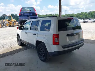 2016 Jeep Patriot Sport with VIN 1C4NJPBB7GD774369, listed as a IAAI auction lot 42583722 with 180,474 mi miles and . Bid and sale history available at DreamBid. Image 3.