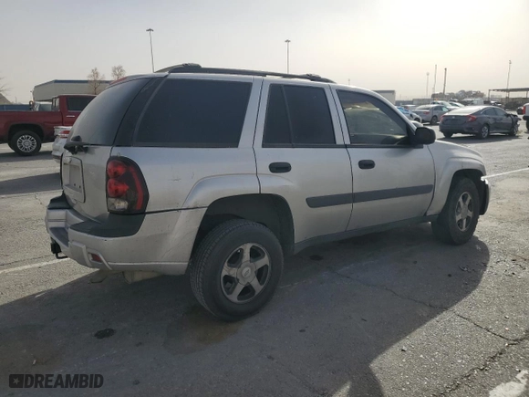 2005 Chevrolet TrailBlazer LS with VIN 1GNDS13S752211133, listed as a Copart auction lot 47435955 with 190,091 mi miles and Salvage Title. Bid and sale history available at carsss.com. Image 3.