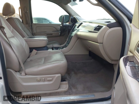 2009 Cadillac Escalade z VIN 1GYFC23229R273227, wystawiony jako IAAI lot #41071598 z przebiegiem 132 263 mil mil oraz . Historia ofert i sprzedaży dostępna na DreamBid. Obrazek 5.