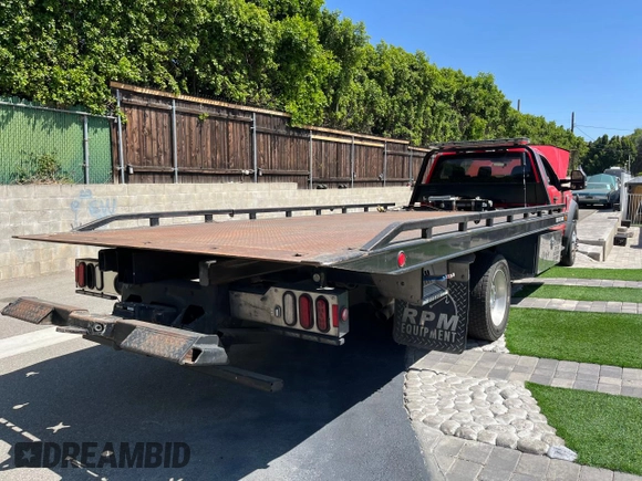 2019 Ford F-550 XL z VIN 1FDUF5GTXKED16424, wystawiony jako Copart lot #58211125 z przebiegiem 200 684 mil mil oraz Szkody całkowita. Historia ofert i sprzedaży dostępna na DreamBid. Obrazek 4.