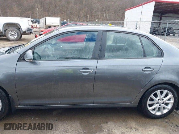 2010 Volkswagen Jetta SE with VIN 3VWRZ7AJ5AM162053, listed as a IAAI auction lot 41811153 with 141,988 mi miles and . Bid and sale history available at DreamBid. Image 14.