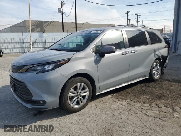 2022 Toyota Sienna XLE Woodland Edition with VIN 5TDASKFC8NS051083, listed as a Copart auction lot 82394134 with 31,538 mi miles and Salvage Title. Bid and sale history available at carsss.com. Image 1.