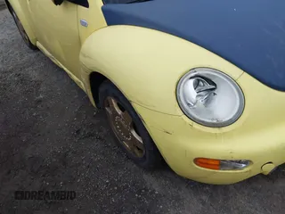 2000 Volkswagen Beetle GLX with VIN 3VWDD21C1YM464964, listed as a IAAI auction lot 41885113 with 190,106 mi miles and . Bid and sale history available at DreamBid. Image 12.