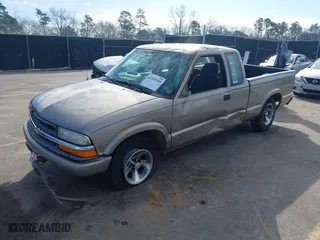 2001 Chevrolet S-10 LS with VIN 1GCCS19W318114503, listed as a IAAI auction lot 41529289 with 231,994 mi miles. Bid and sale history available at carsss.com. Image 17.