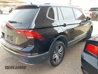 2020 Volkswagen Tiguan SE z VIN 3VV3B7AX7LM039084, wystawiony jako IAAI lot #42249016 z przebiegiem 126 763 mil mil oraz . Historia ofert i sprzedaży dostępna na DreamBid. Obrazek 4.