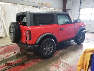 2022 Ford Bronco z VIN 1FMDE5AH6NLB67534, wystawiony jako Copart lot #44528055 z przebiegiem 20 937 mil mil oraz Szkoda całkowita • Salvage title. Historia ofert i sprzedaży dostępna na DreamBid. Obrazek 3.