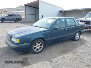 1996 Volvo S70 z VIN YV1LS5548T2285128, wystawiony jako IAAI lot #41754769 z przebiegiem 109 101 mil mil oraz . Historia ofert i sprzedaży dostępna na DreamBid. Obrazek 2.