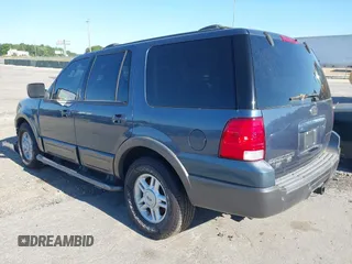 2004 Ford Expedition Special Service with VIN 1FMFU15L24LA67271, listed as a IAAI auction lot 42142445 with 136,752 mi miles. Bid and sale history available at carsss.com. Image 3.