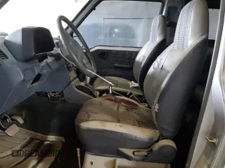 1990 Geo Tracker z VIN 2CNBJ18UXL6218795, wystawiony jako Copart lot #53083615 z przebiegiem 83 413 mil mil oraz Szkody całkowita. Historia ofert i sprzedaży dostępna na DreamBid. Obrazek 7.