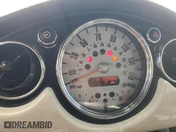 2008 MINI Convertible с VIN WMWRF33538TG18650, выставлен на аукционе Copart как лот 55820245 с пробегом 100 980 миль миль и Списание • Salvage title. История ставок и продаж доступна на DreamBid. Изображение 9.