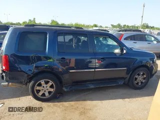 2011 Honda Pilot Touring with VIN 5FNYF4H92BB090056, listed as a IAAI auction lot 42010682 with 201,640 mi miles. Bid and sale history available at carsss.com. Image 13.