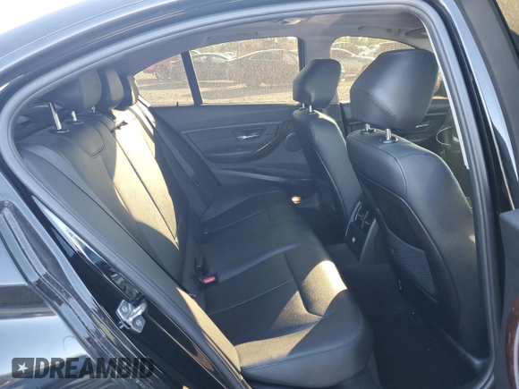 2015 BMW 3 Series 328i xDrive z VIN WBA3B5C56FF960700, wystawiony jako Copart lot #56754225 z przebiegiem 121 966 mil mil oraz Szkoda całkowita • Salvage title. Historia ofert i sprzedaży dostępna na DreamBid. Obrazek 11.