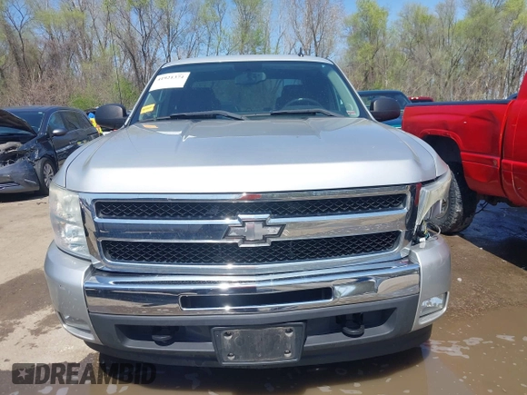 2011 Chevrolet Silverado 1500 LT with VIN 1GCRKSE39BZ388702, listed as a IAAI auction lot 41921374 with 124,322 mi miles and . Bid and sale history available at DreamBid. Image 13.
