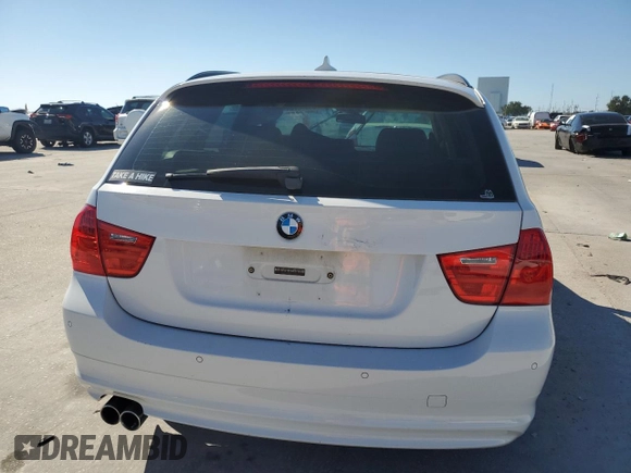2011 BMW 3 Series 328i xDrive with VIN WBAUU3C52BA542516, listed as a Copart auction lot 81572764 with Not Provided miles and Salvage Title. Bid and sale history available at DreamBid. Image 6.