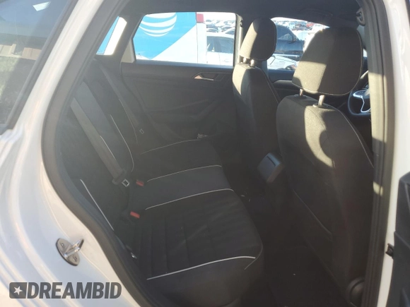 2024 Volkswagen Jetta Sport z VIN 3VWBM7BU5RM047747, wystawiony jako Copart lot #87579515 z przebiegiem 4 289 mil mil oraz Szkoda całkowita • Salvage title. Historia ofert i sprzedaży dostępna na DreamBid. Obrazek 10.